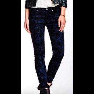 ✨HP✨ Bisou Bisou damask flocked skinny jeans black